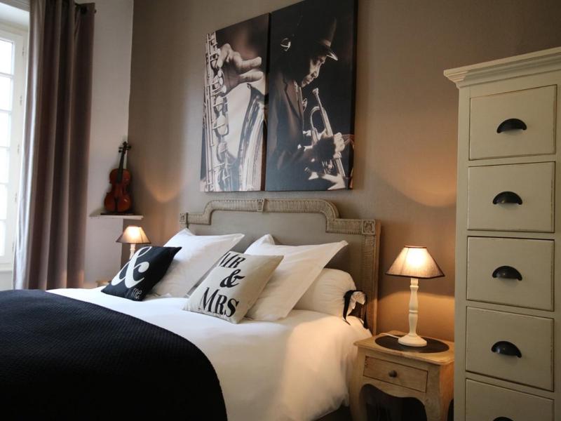 Small Double Room image 3