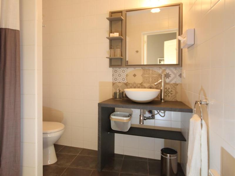 Small Double Room image 3
