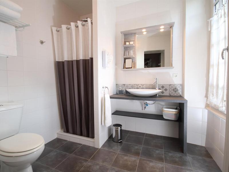 Small Double Room image 4
