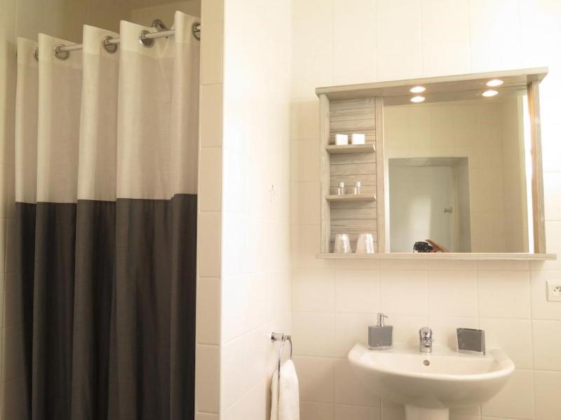 Double Room with Private Bathroom image 4