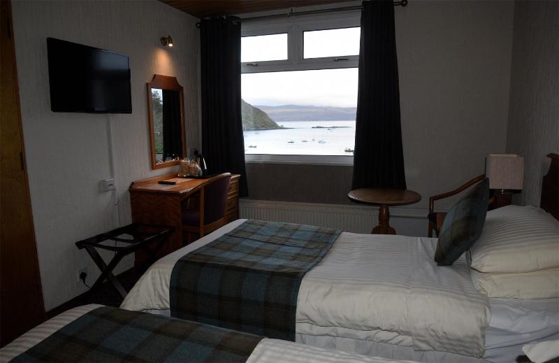 Twin Room with Sea View image 4