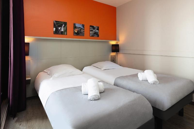 One-Bedroom Apartment image 4