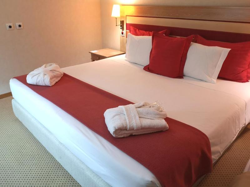 Riviera Hotel - image 3