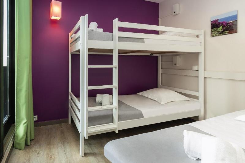 One-Bedroom Apartment image 3