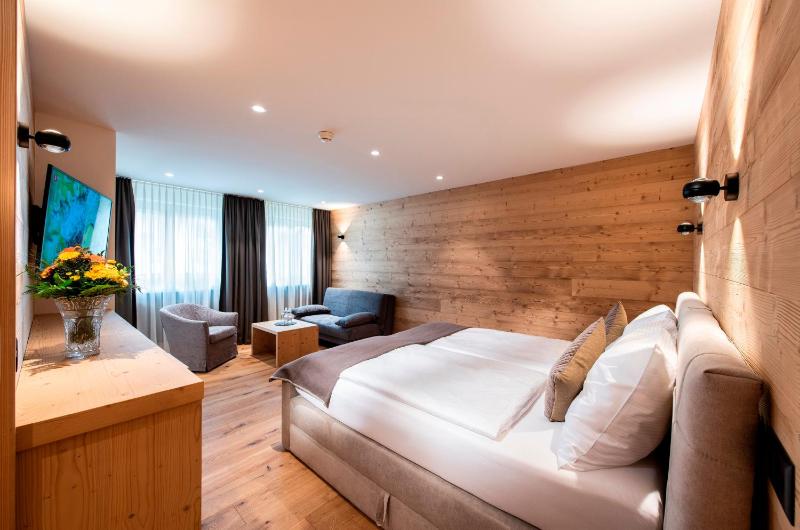 Deluxe Double Room image 1