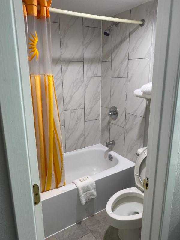 Deluxe Double Room with Two Double Beds - Non-Smoking image 2