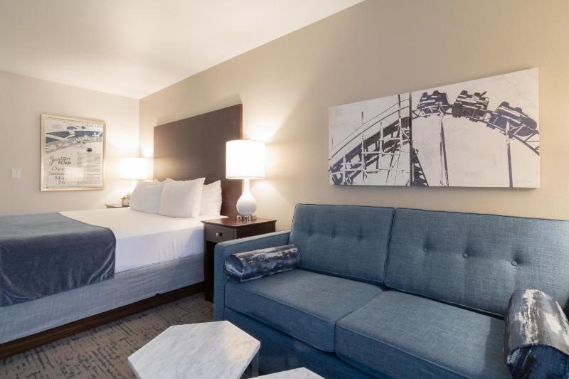 King Suite Sleeper Sofa image 1