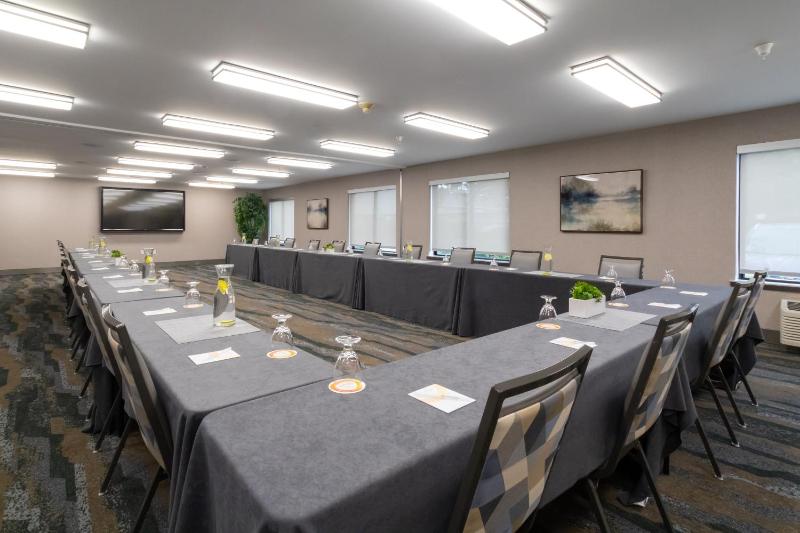Oxford Suites Portland - Jantzen Beach - image 48