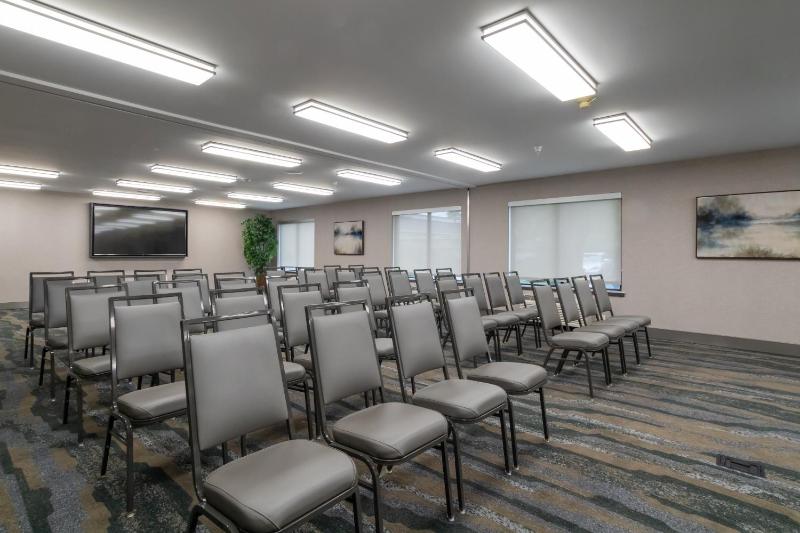 Oxford Suites Portland - Jantzen Beach - image 44