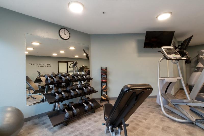Oxford Suites Portland - Jantzen Beach - image 11
