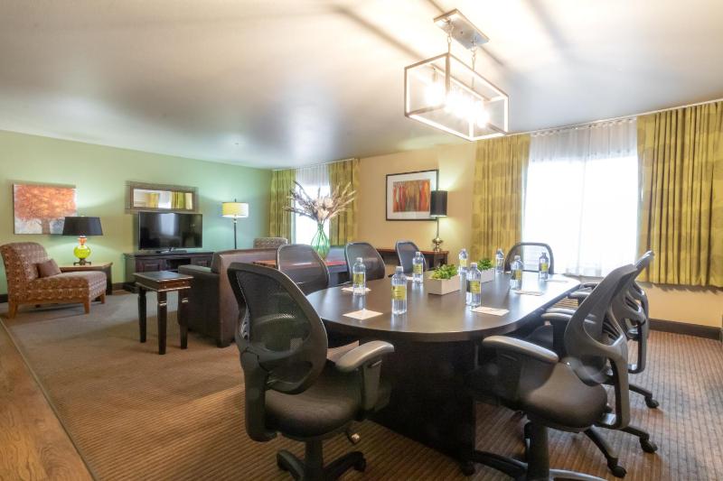 Oxford Suites Portland - Jantzen Beach - image 23