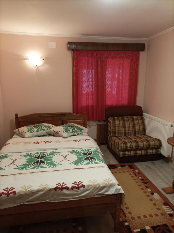 Single Room with Bathroom image 1