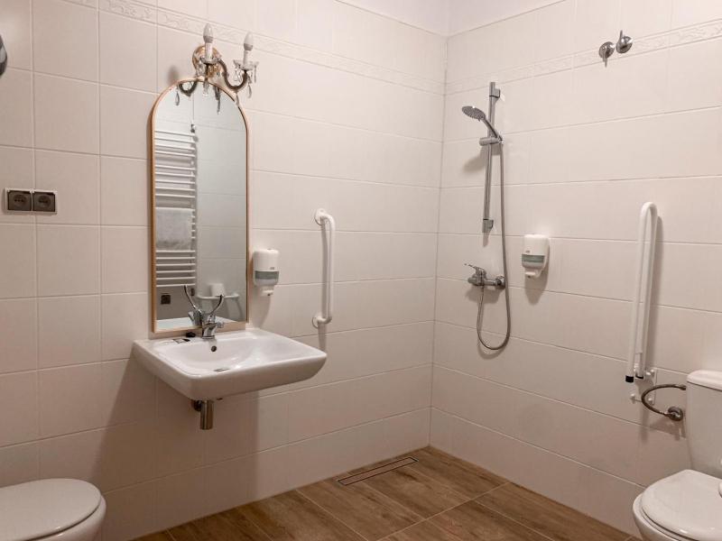 One-Bedroom Apartment image 2