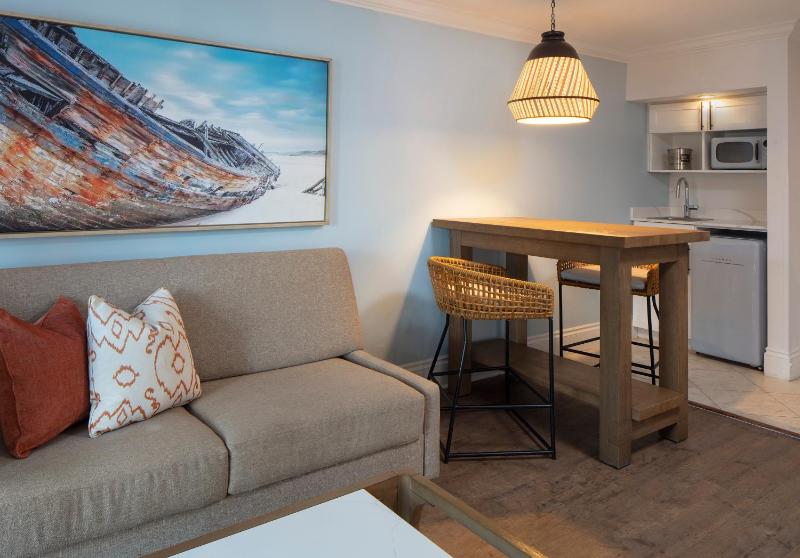 One-Bedroom Suite image 3