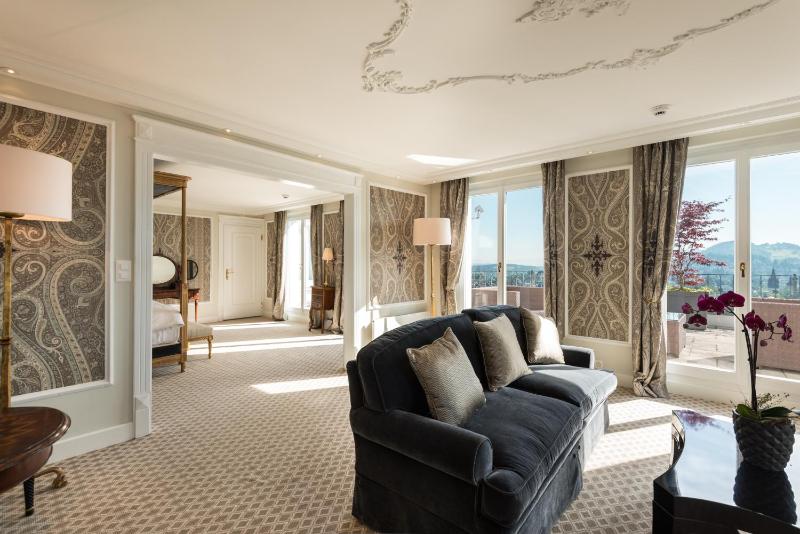 Deluxe Suite with Terrace and Lake View image 4