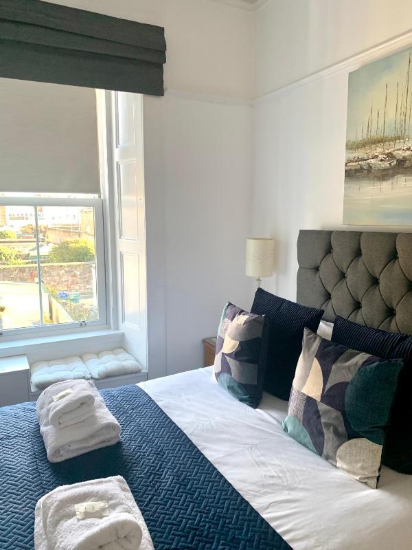 Budget Double Room image 3