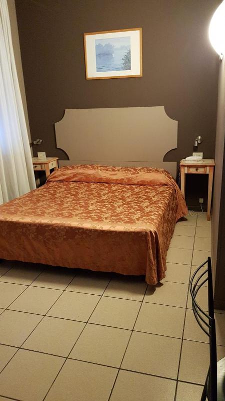 Single Room image 3