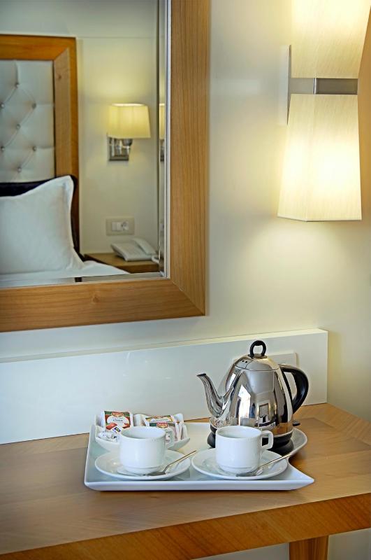 Standard Triple Room image 2