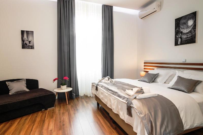 Superior Double or Twin Room image 1