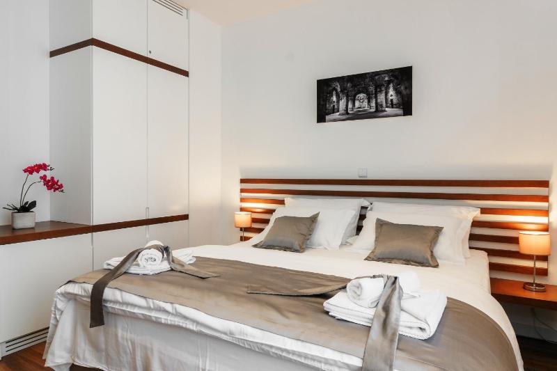 Queen Room image 1