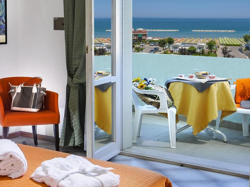 Triple Room with Sea View image 4