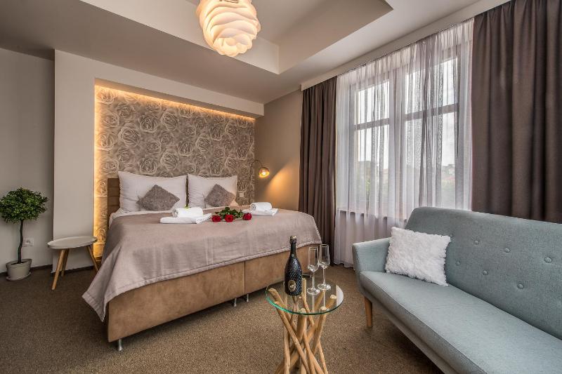 Standard Double Room image 4
