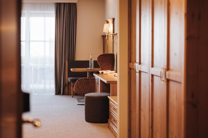 Junior Suite with Balcony image 3