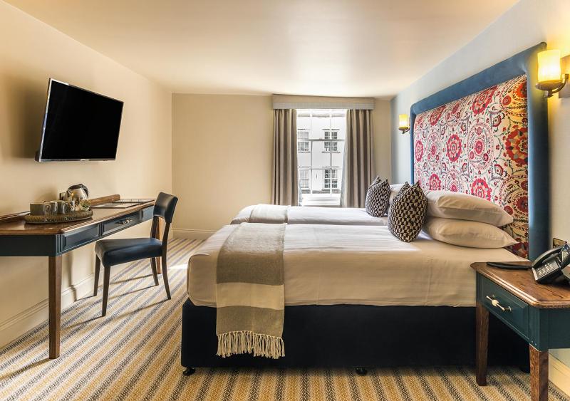 Twin Room image 3