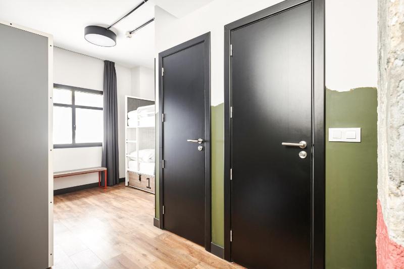 Private 4 Bed Room image 4