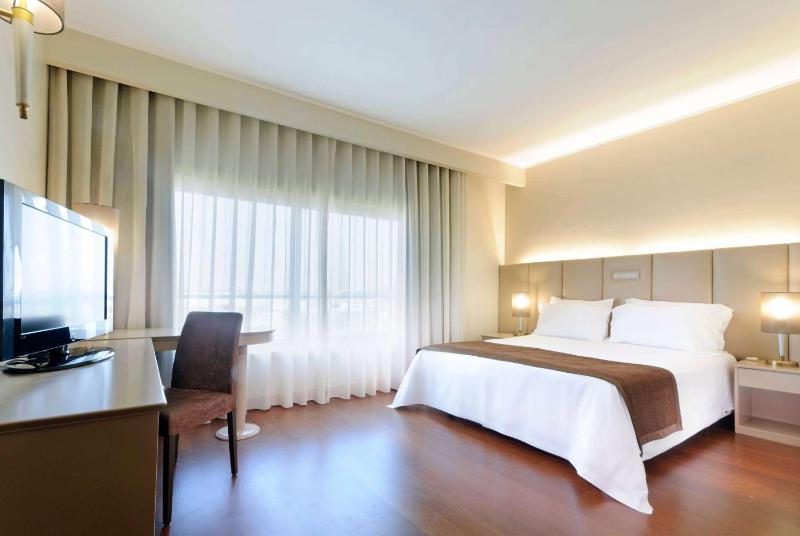 Premium Double Room with Pool View - Non-Smoking image 1