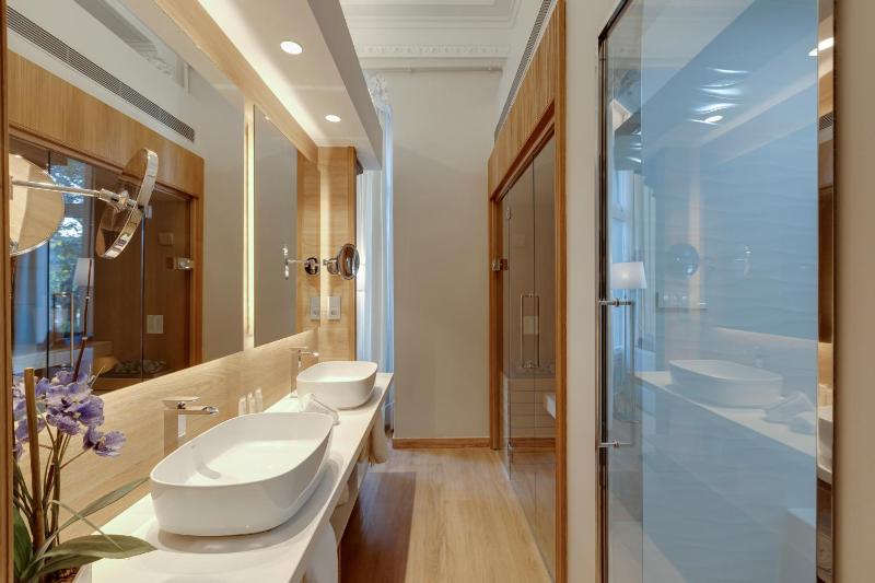 Suite Suite Tibidabo 32 with Hammam, Hydromassage Bathtub and Sauna image 2