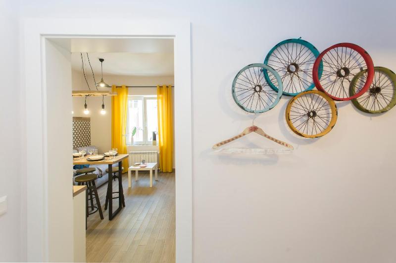 Sunny and Modern 1BDR Apartment in the Center - image 6