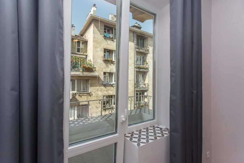 Sunny and Modern 1BDR Apartment in the Center - image 4