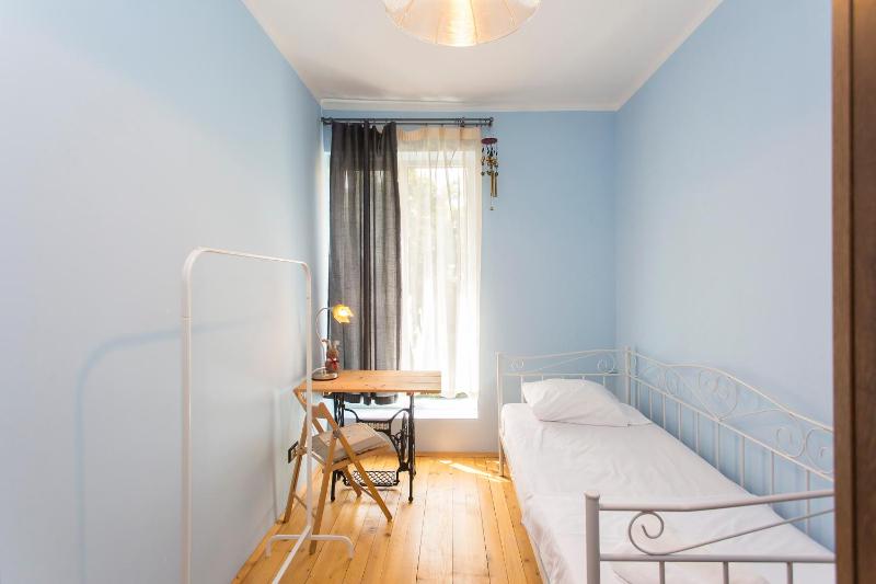 Colorful 2BDR Apartment in the City Center - image 15