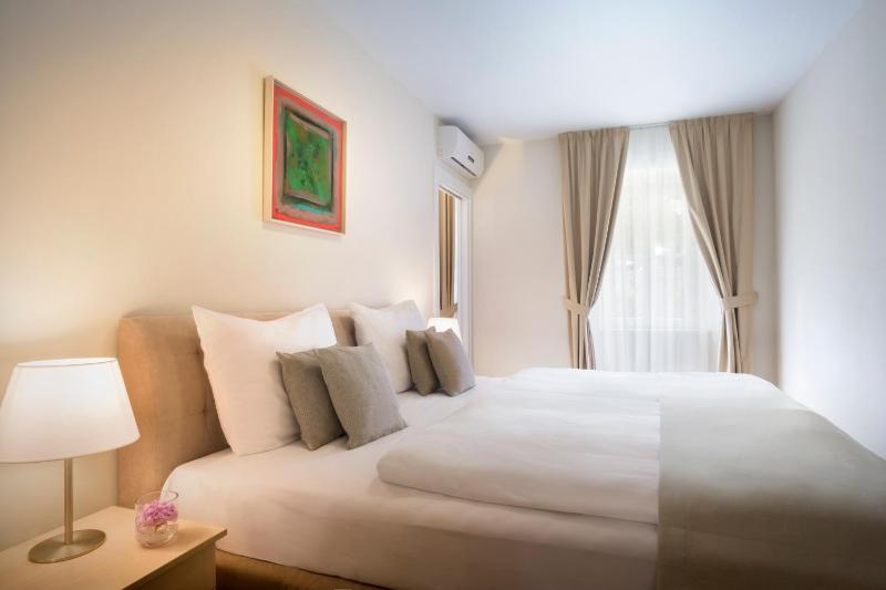 One-Bedroom Apartment with Balcony or Terrace image 1