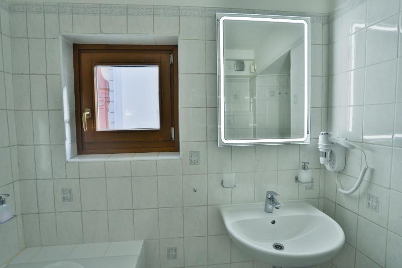 Budget Double Room  image 2