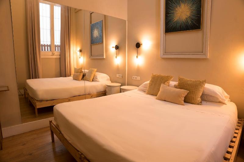 Economy Double Room with Private Bathroom image 2