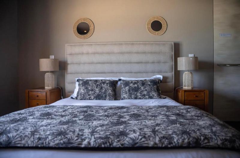 Superior Double Room with Sea View image 1