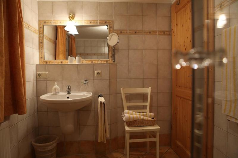 One-Bedroom Apartment image 3
