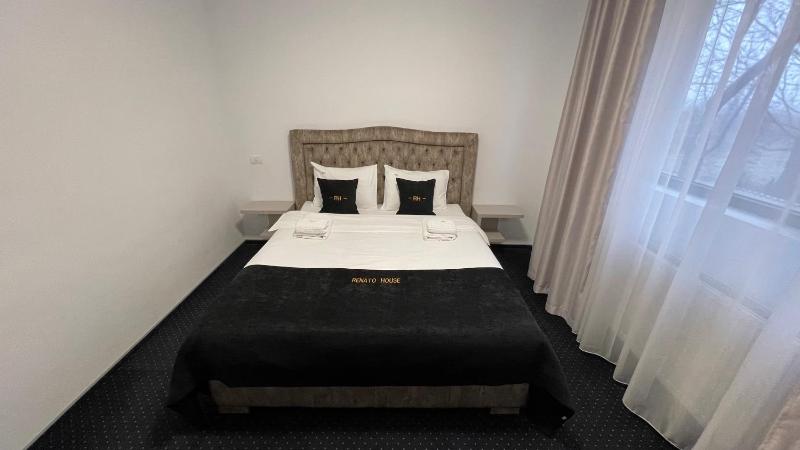 Deluxe Family Suite image 4