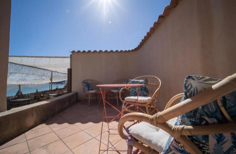 Quadruple Room with Terrace image 2