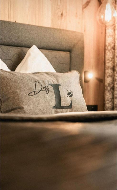 Three-Bedroom Suite with 2 Bathrooms and Terrace image 3