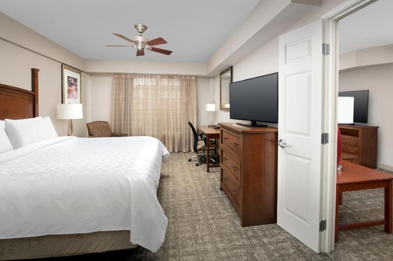 One-Bedroom King Suite image 4