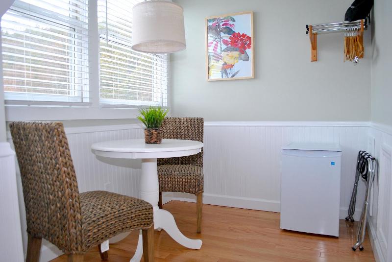 Economy One Queen Bed, Stairs Required, Dormered image 4