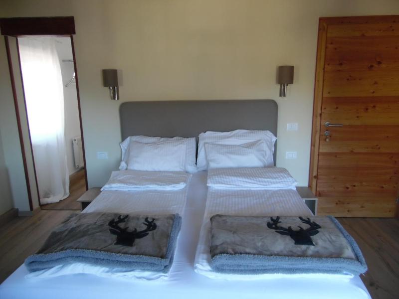 King Room with Mountain View image 3