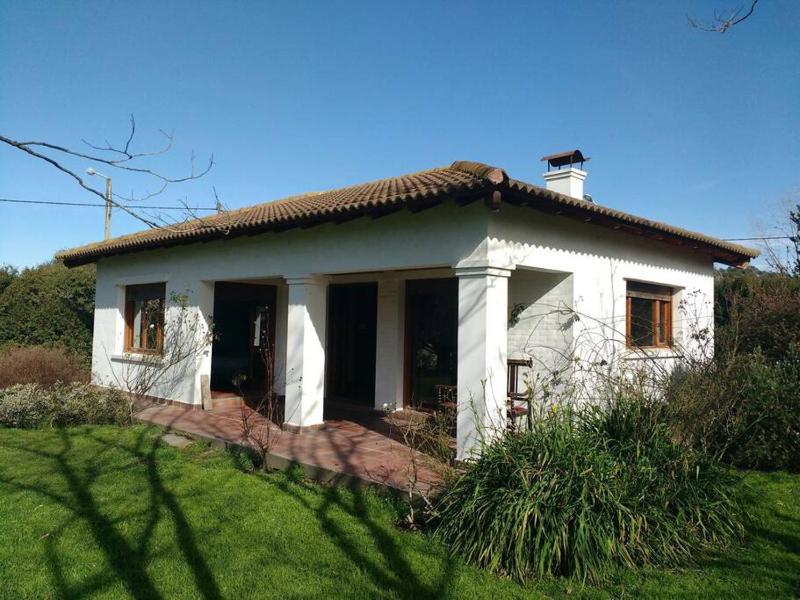 Casa y amplio parque - image 1