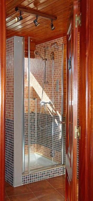 Quadruple Room image 2