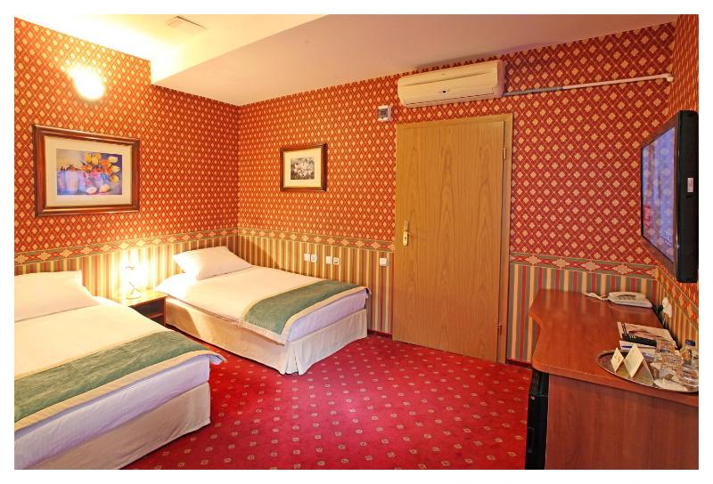Double Room image 3