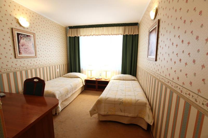 Twin Room image 2