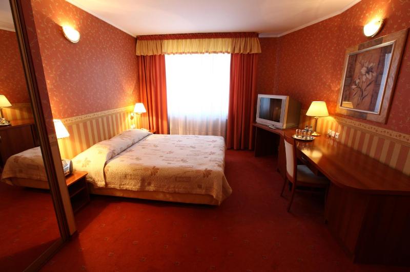 Twin Room image 3